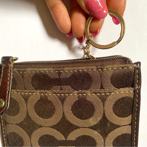 Coach Mini Signature Monogram Key Case 🤎 - Picture 7 of 7